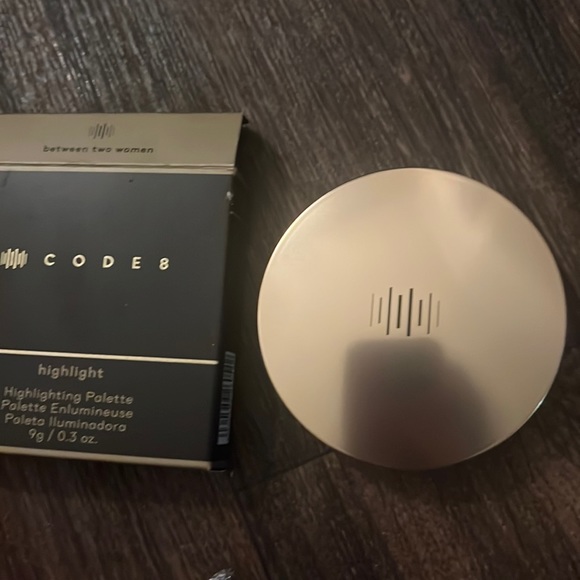 Code 8 Mood Highlight  Palette - Picture 4 of 6